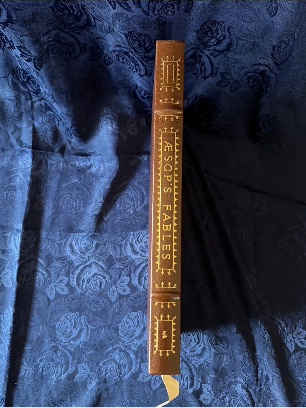 The product is a leatherbound collector's edition of "Brave New World" by Aldou
